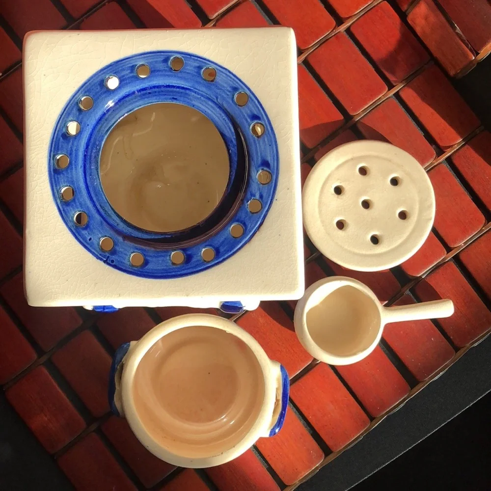 RARE, COUNTRY- COTTAGE STYLE WAX BURNER. Vintage. Blue and white pottery. - Picture 8 of 10